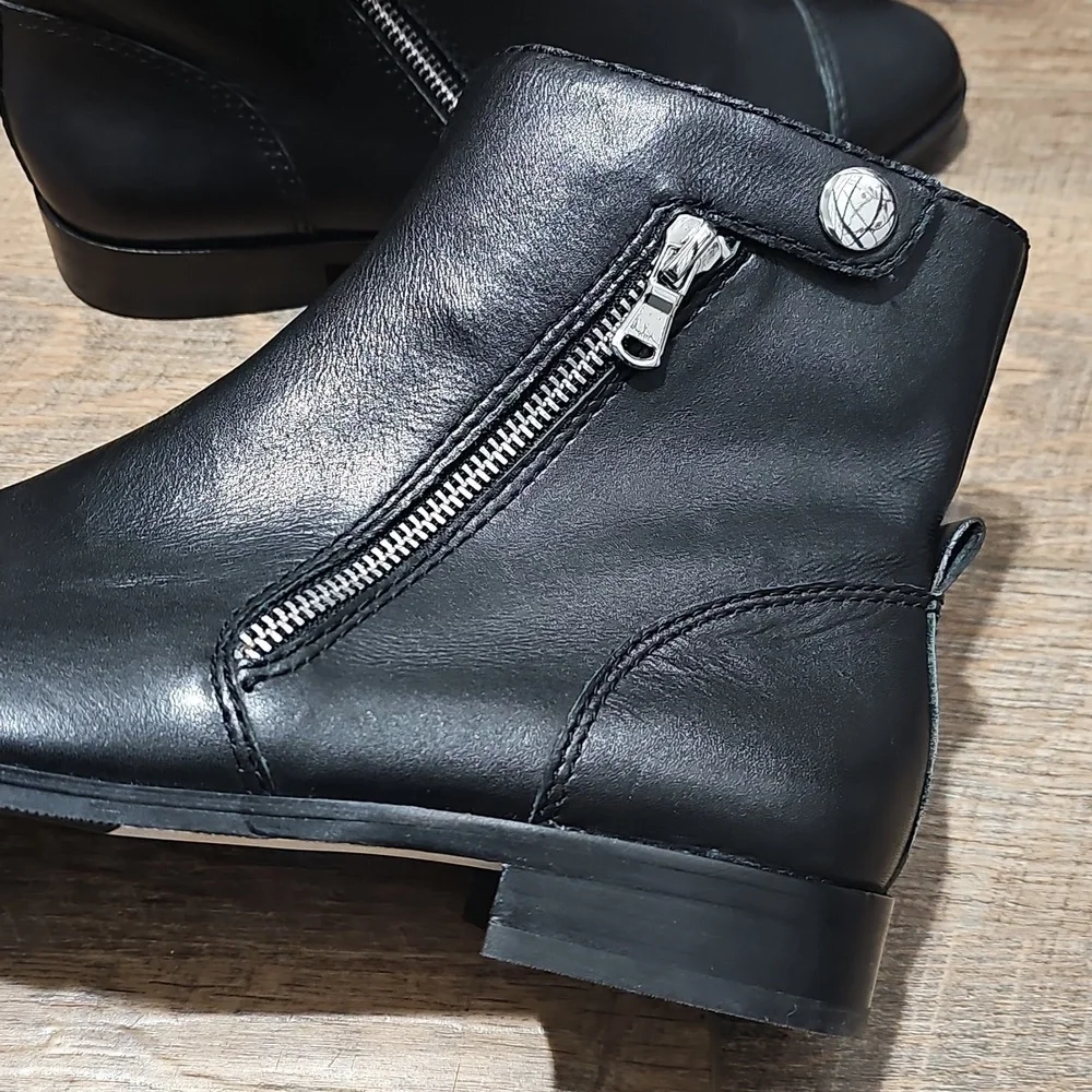 Ann Taylor Black Zippered Ankle Boots Size 8